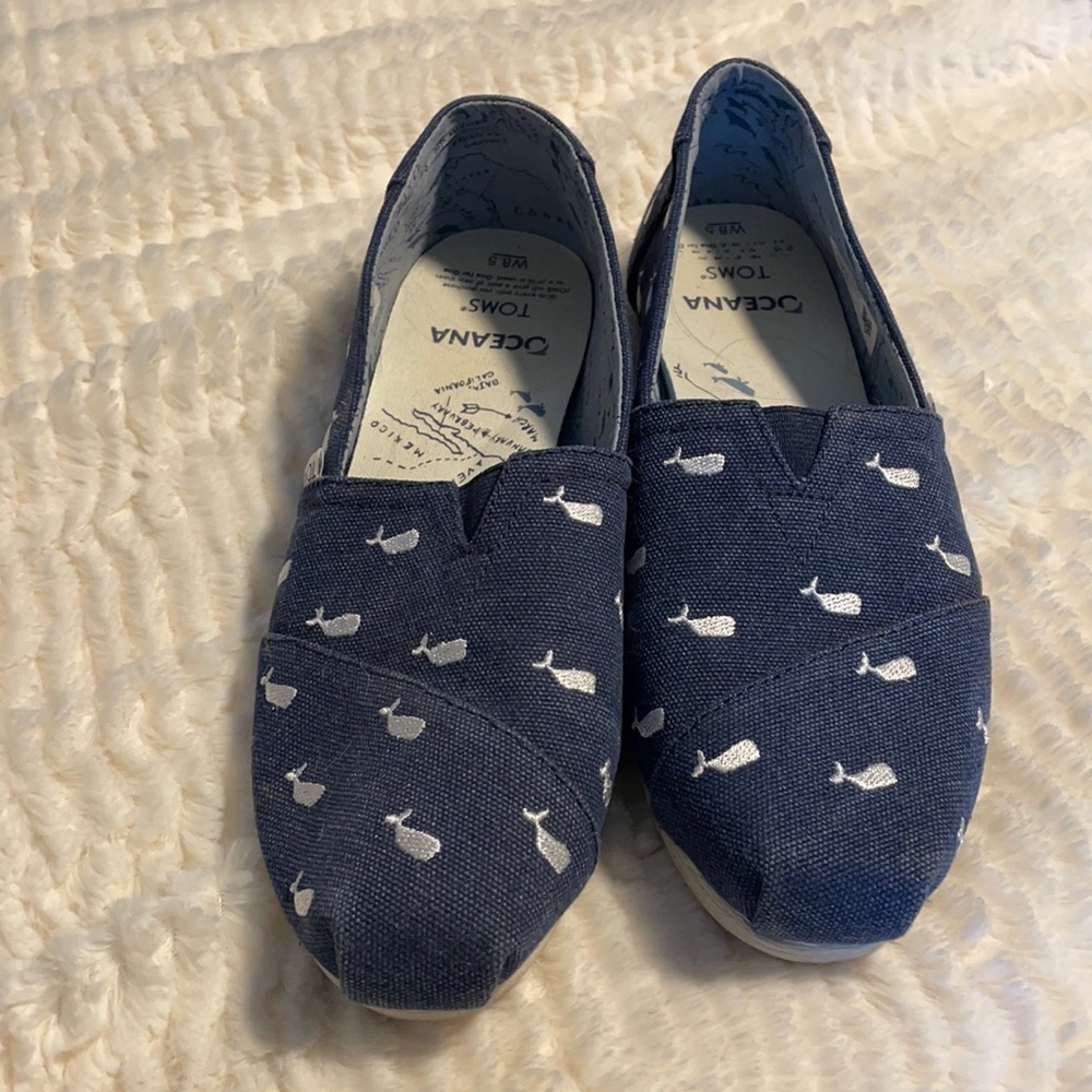 Brand new TOMS. Whale design.